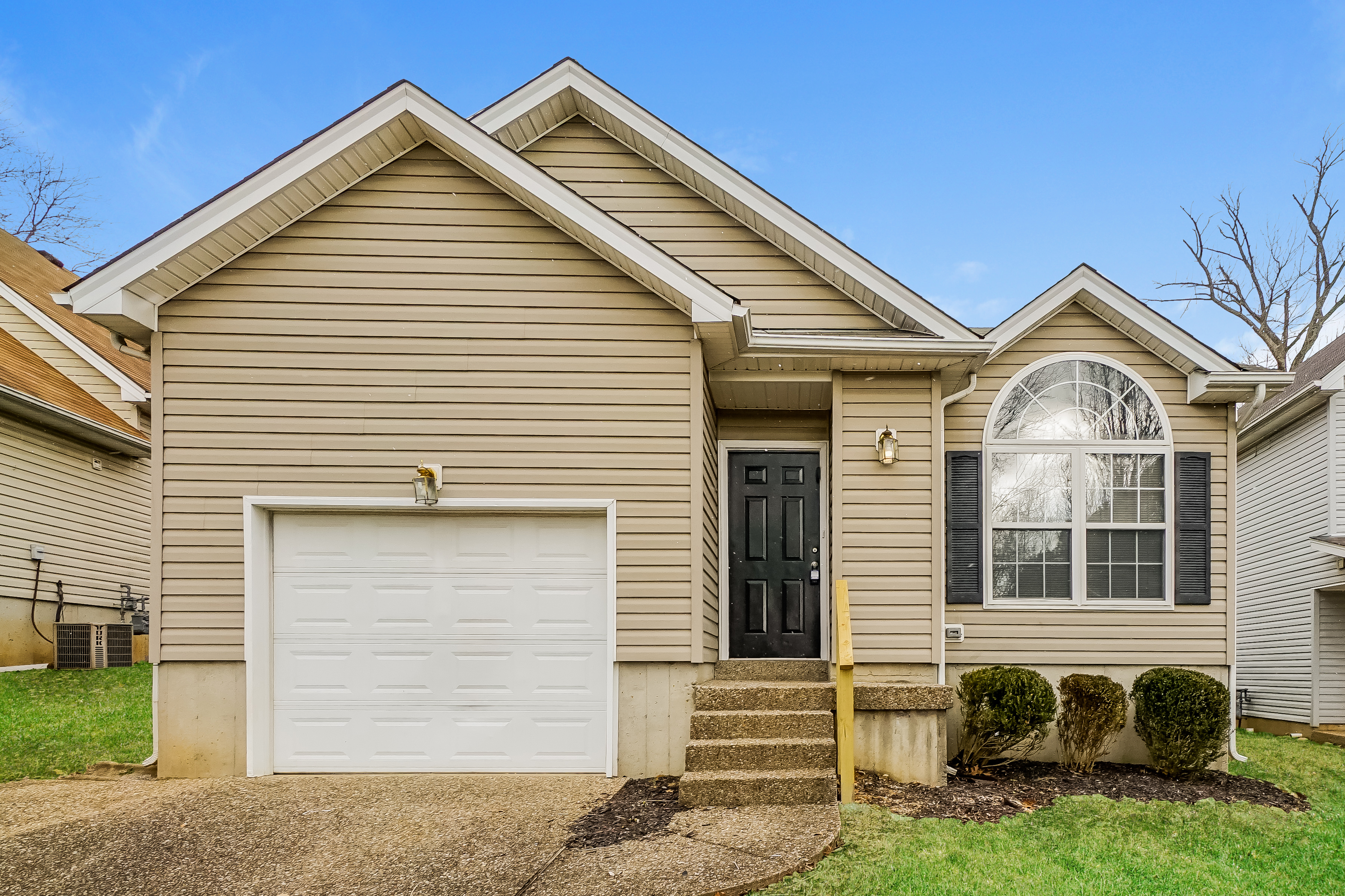 10715 BAYPORT RD JEFFERSONTOWN, KY 40299